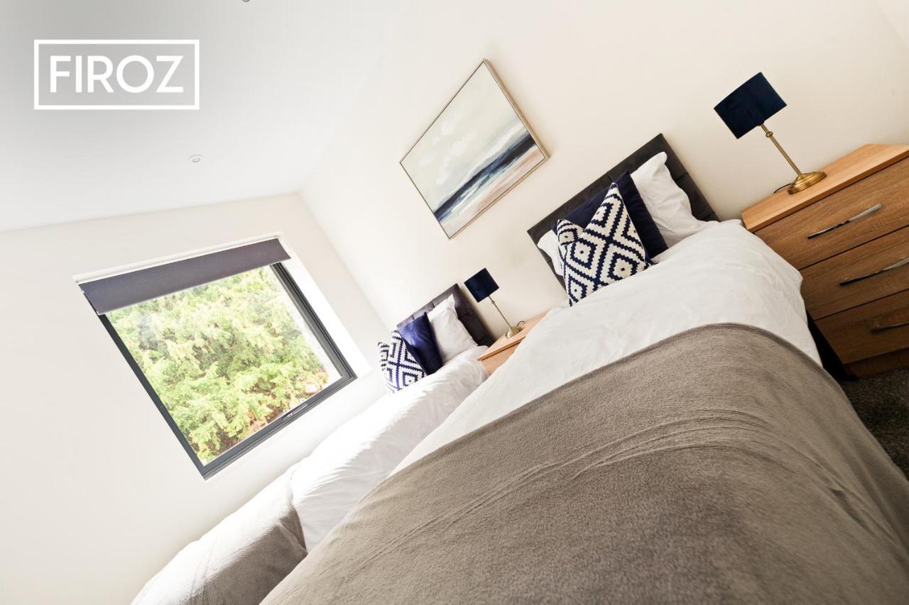 Spacious 4 Bedroom 3 Bath House For Families & Contractors With Free Parking, Fast Wi-Fi & Netflix By Firoz Property Management Leeds  Extérieur photo