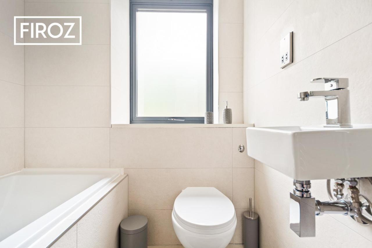Spacious 4 Bedroom 3 Bath House For Families & Contractors With Free Parking, Fast Wi-Fi & Netflix By Firoz Property Management Leeds  Extérieur photo